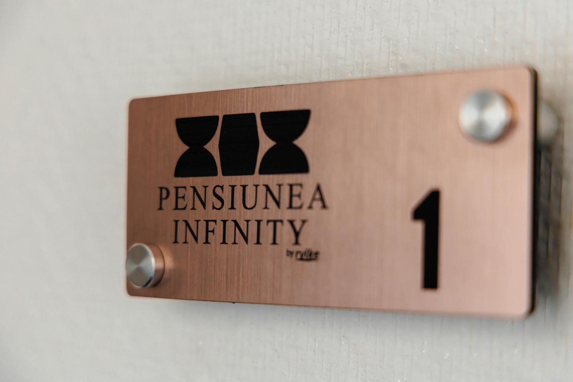 Târgu Jiu Pensiunea Infinity מראה חיצוני תמונה